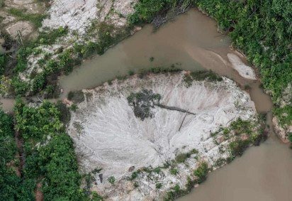 Em outra ocasião, atividades ilegais causaram estrados na terra indígena Munduruku, no Pará -  (crédito: Vinícius Mendonça/Ibama  )