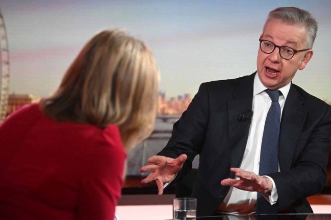 Secretário de Habitação Michael Gove também anunciou que governo vai pagar 350 libras (R$ 2.300) por mês a quem oferecer acomodação no Reino Unido a atingidos por conflito - (crédito: BBC) Secretário de Habitação Michael Gove também anunciou que governo vai pagar 350 libras (R$ 2.300) por mês a quem oferecer acomodação no Reino Unido a atingidos por conflito - (crédito: BBC)