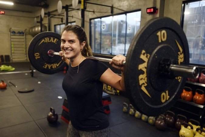 Amanda Queiroz conseguiu, apesar de todo estresse e ansiedade,  iniciar &mdash; e manter &mdash; uma rotina fitness durante a pandemia
