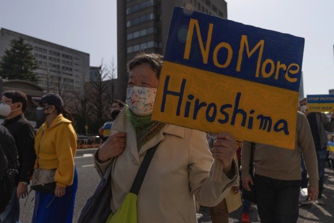 Em Tóquio e em outras partes do Japão, manifestantes protestaram contra Putin e o possível uso de armas nucleares -  (crédito: Getty Images)