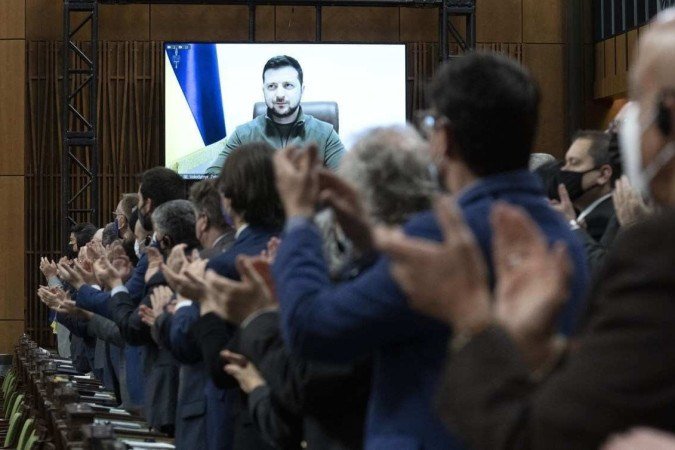 Parlamento canadense aplaude Zelensky: discurso virtual