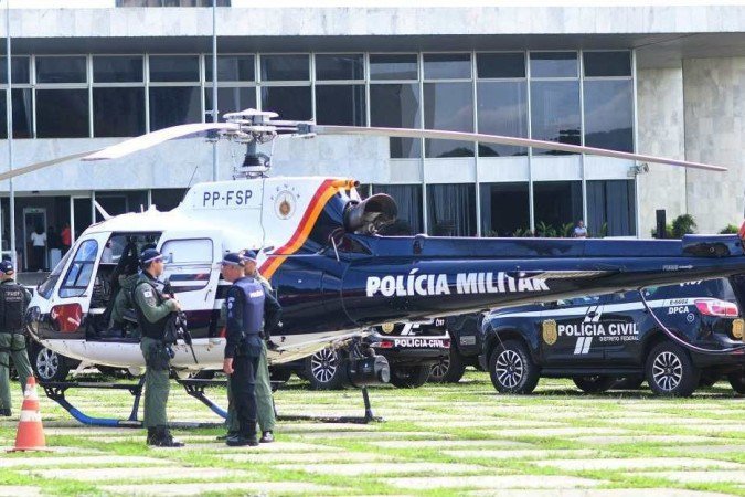 Planalto melhora a proposta para reajuste das forças de segurança, agora em 2 em vez de 3 parcelas - (crédito: Ed Alves/CB/D.A Press) Planalto melhora a proposta para reajuste das forças de segurança, agora em 2 em vez de 3 parcelas - (crédito: Ed Alves/CB/D.A Press)