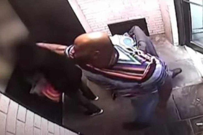 Imagens dão detalhes da violência -  (crédito: Reprodução/Redes)