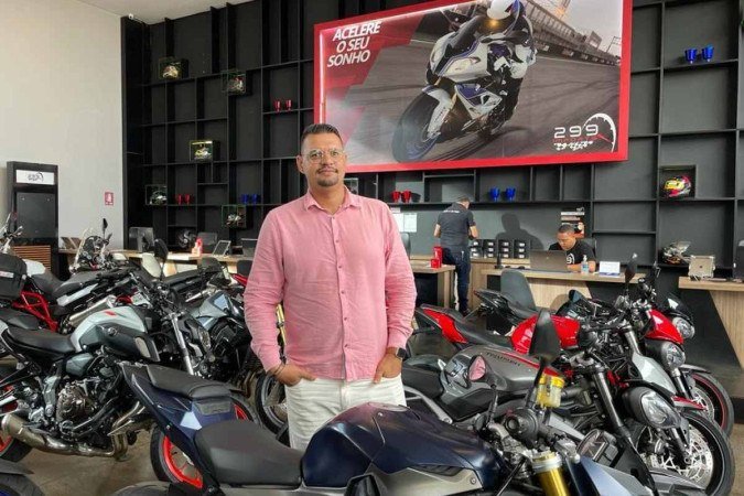 Corretor de seguros e morador de Arniqueira, Alex Moura, 38, comprou uma moto para a esposa