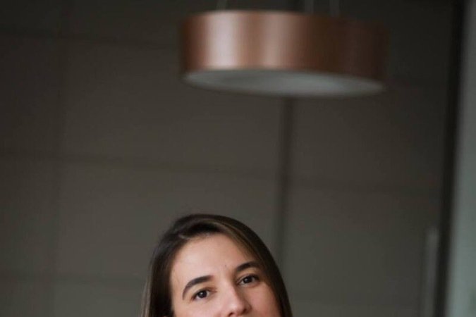 Yana Dumaresq 
afirma que, mesmo em momentos descontraídos no ambiente de trabalho, a mulher sofre tentativas de ser calada