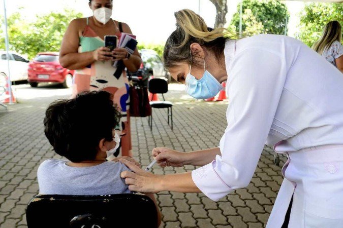 Vacinação com duas doses contra a covid-19 alcançou 82,7% da população apta a se imunizar — 2,84 milhões de pessoas - (crédito: Marcelo Ferreira/CB/D.A Press) Vacinação com duas doses contra a covid-19 alcançou 82,7% da população apta a se imunizar — 2,84 milhões de pessoas - (crédito: Marcelo Ferreira/CB/D.A Press)