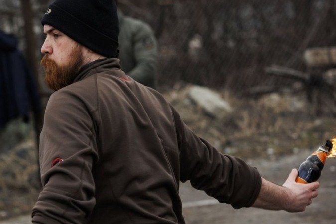 Cenas como esta mostram que a guerra dos ucranianos contra o invasor russo já tem um caráter insurrecional -  (crédito: Alejandro Martinez/Anadolu Agency via Getty Images)