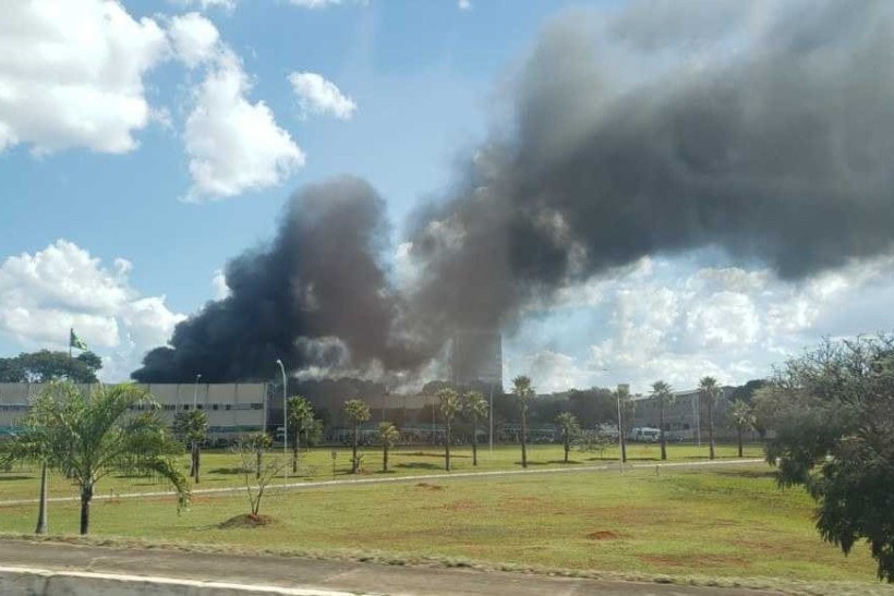 1_whatsapp_image_2022_03_19_at_15_28_10__2_-7615607 Anexo do Palácio do Planalto pega fogo neste sábado; veja fotos