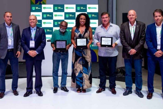 Servílio de Oliveira, Fofão e Aurélio Miguel tiraram molde para serem eternizados no hall da fama do Comitê Olímpico do Brasil - (crédito: Miriam Jeske/COB) Servílio de Oliveira, Fofão e Aurélio Miguel tiraram molde para serem eternizados no hall da fama do Comitê Olímpico do Brasil - (crédito: Miriam Jeske/COB)
