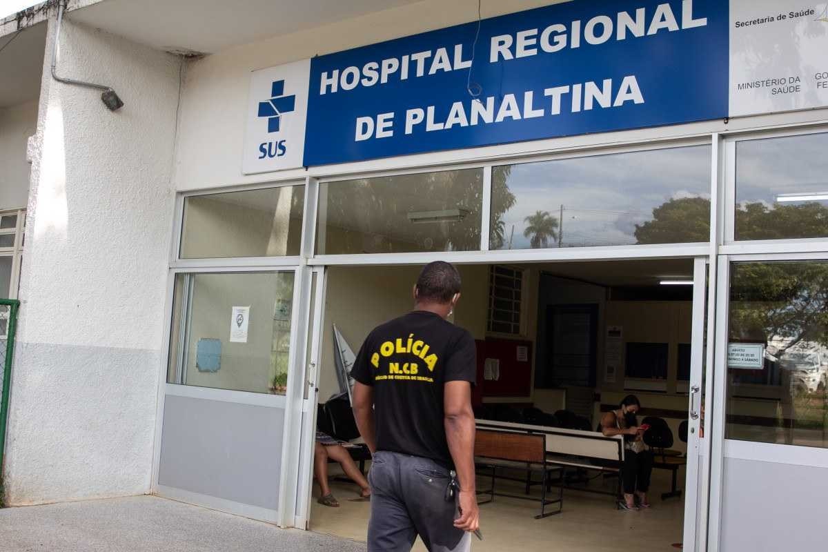 Acompanhante é preso após quebrar porta de hospital em Planaltina