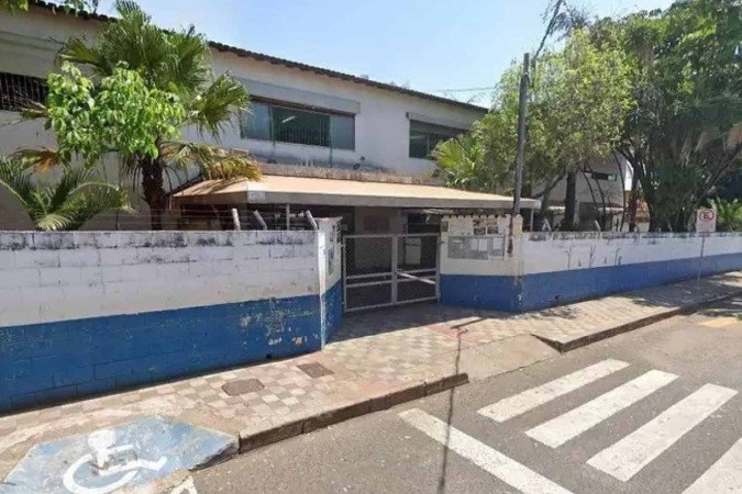 Escola foi invadida pelos fundos -  (crédito:  Reprodução/Google Street View)
