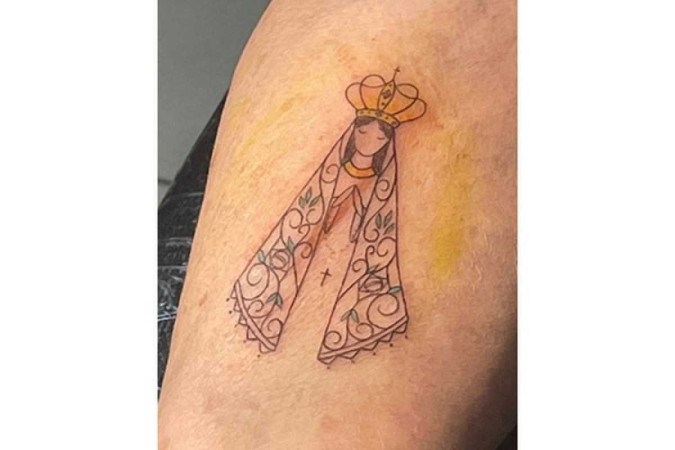 Tatuagem de Nossa Senhora escolhida por dona Líbia: "Minha santinha de devoção"