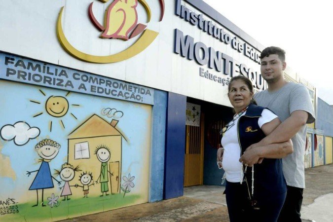 Alda e seu filho Yury Maciel, que trabalha com ela na escola - (crédito: Carlos Vieira/CB/D.A.Press) Alda e seu filho Yury Maciel, que trabalha com ela na escola - (crédito: Carlos Vieira/CB/D.A.Press)