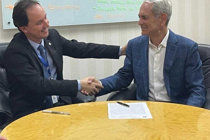 Coluna Capital S/A=P.O e o presidente da Funcef Gilson Costa de Santana/divulgação