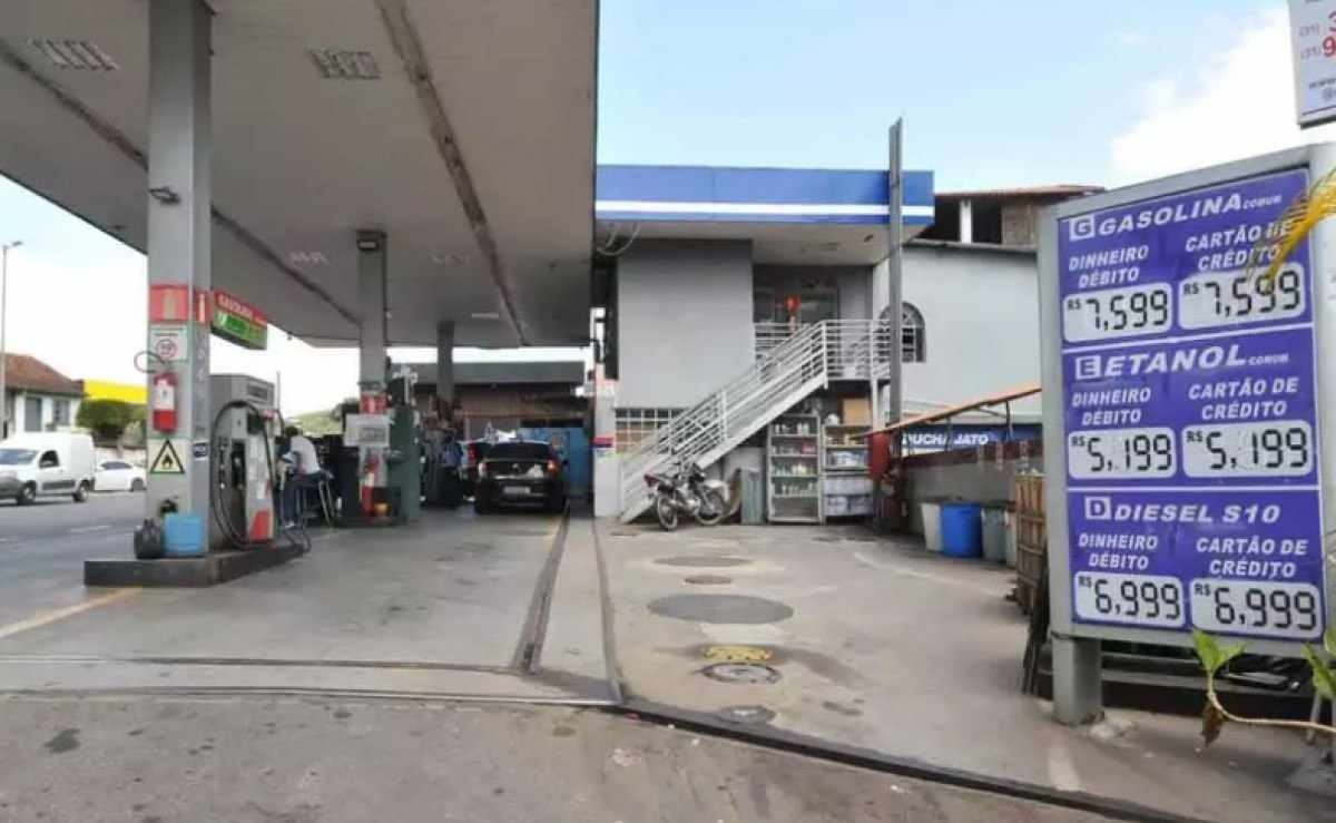 Presidente do Confaz critica congelamento do ICMS e pede ação da Petrobras