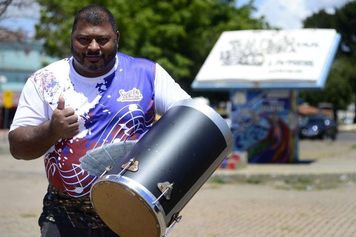 Edvaldo Cirilo ( Negro Vatto ) membro do Grupo Samba na Comunidade, que costumava tocar na Praça da Bíblia.