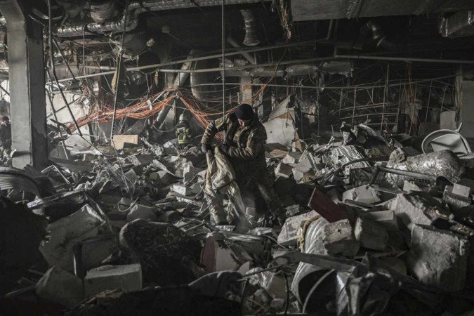 Com toque de recolher, Kiev se prepara para ataque russo - (crédito: AFP) Com toque de recolher, Kiev se prepara para ataque russo - (crédito: AFP)