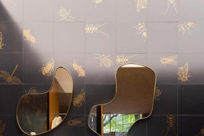 Os azulejos com desenho de insetos foram destaque no projeto do Studio 2 Arquitetura para a última mostra CasaCor Brasília