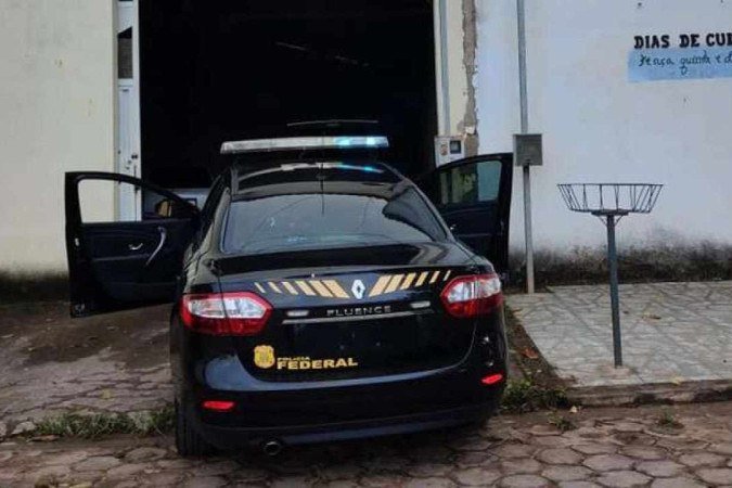 Policiais federais em ação na manhã desta terça-feira (22/3), em um dos pontos de atuação da quadrilha -  (crédito: Polícia Federal/Divulgação)