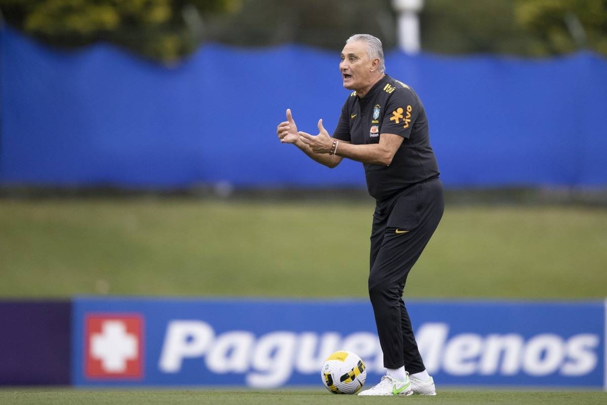 Tite encerra preparação da seleção no Brasil agradecendo carinho da torcida