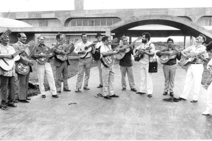 21/11/1987. Crédito: F. Gualberto/CB/D.A Press. Brasil. Brasília - DF. Cantadores e repentistas durante o 13º Festival Nacional de Cantadores, Repentistas e Poetas Cordelistas, em frente a Casa do Cantador, na Ceilândia Sul.
Caption - (crédito: F. Gualberto/CB/D.A Press) 21/11/1987. Crédito: F. Gualberto/CB/D.A Press. Brasil. Brasília - DF. Cantadores e repentistas durante o 13º Festival Nacional de Cantadores, Repentistas e Poetas Cordelistas, em frente a Casa do Cantador, na Ceilândia Sul.
Caption - (crédito: F. Gualberto/CB/D.A Press)