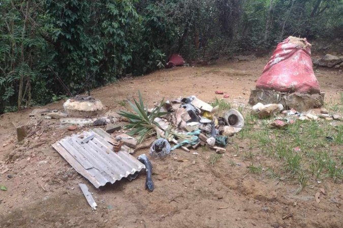 Detido, munido de facão e marreta, destruiu esculturas de orixás - (crédito: Material cedido ao Correio) Detido, munido de facão e marreta, destruiu esculturas de orixás - (crédito: Material cedido ao Correio)