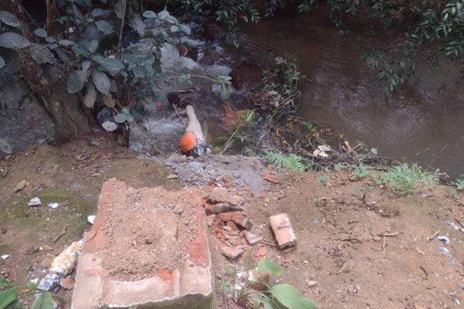 Terreiro IlÃ?Âª AxÃ?Â© OmÃ?Â² OrÃ?Â£ XaxarÃ?Â¡ de Prata/Ofa de Prata, na zona rural de Planaltina, foi alvo de crime de intolerÃ?Â¢ncia religiosa na manhÃ?Â£ desta quarta-feira (23/3). Acusado, que se dizia 