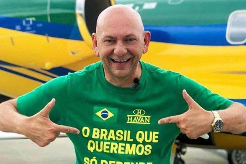 Hang é condenado a indenizar funcionária coagida a votar em Bolsonaro