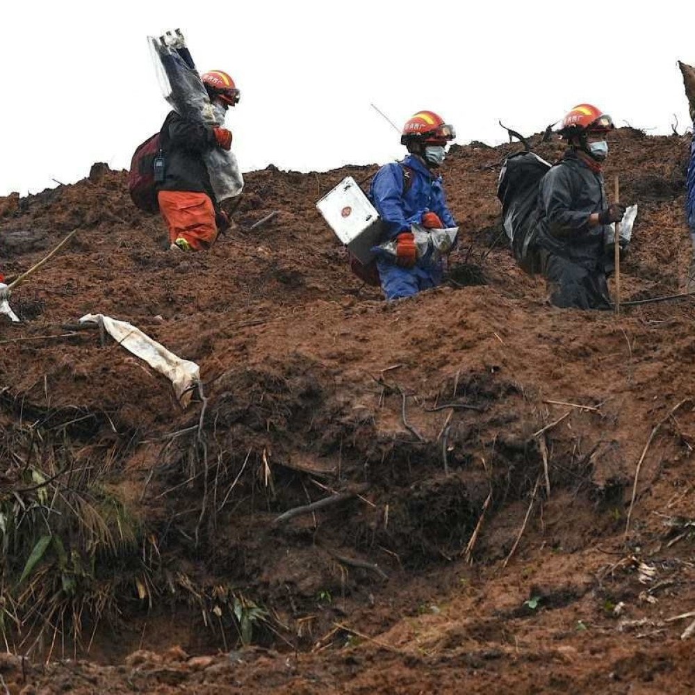 Drones e câmeras térmicas para agilizar busca de destroços de avião na China