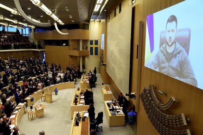 Ucrânia pede ajuda ilimitada à Otan para contra-atacar Rússia - (crédito: AFP) Ucrânia pede ajuda ilimitada à Otan para contra-atacar Rússia - (crédito: AFP)