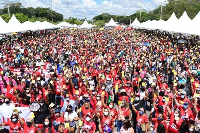  24/03/2022. Crédito: Ed Alves/CB/D.A Press. Brasil. Brasília - DF. Cidades. Assembleia dos professores do DF. Próximo da Funarte.
