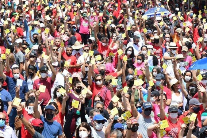 Professores e orientadores realizam nova assembleia nesta quarta-feira (27), no estacionamento da Funarte - (crédito: ED ALVES/CB/D.A.Press) Professores e orientadores realizam nova assembleia nesta quarta-feira (27), no estacionamento da Funarte - (crédito: ED ALVES/CB/D.A.Press)