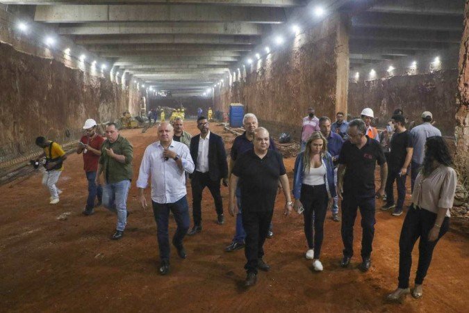  23/03/2022. Crédito: Renato Alves/Agência Brasília. Brasil. Brasília - DF. Cidades. Túnel, praça, estacionamento: é Taguatinga com obras por toda a parte. Governador Ibaneis Rocha visitou pontos em construção.