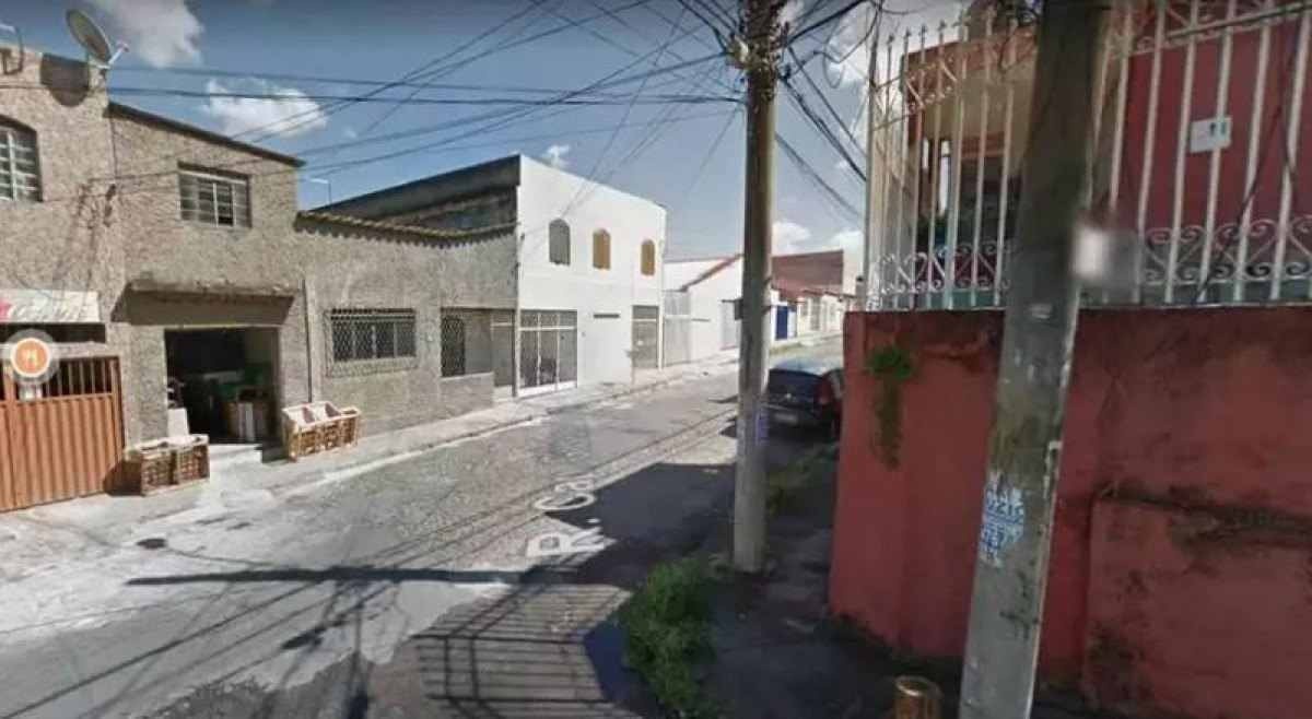 Homem é morto por vizinho após invadir casa de ex