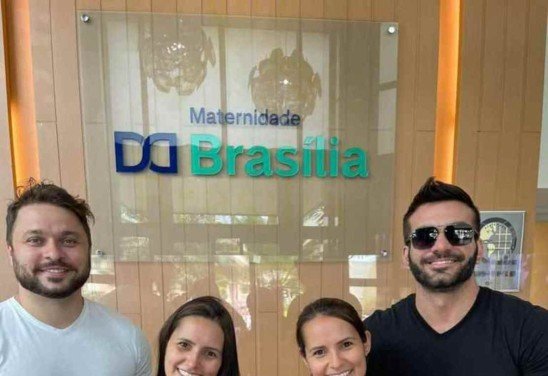 Nayara com o marido, o bancário Edson Gomes da Silva Junior, 37 anos, e a filha Alice. A direita Camilla acompanhada do marido, o empresário Gabriel Vighini, 34, e a filha Sofia