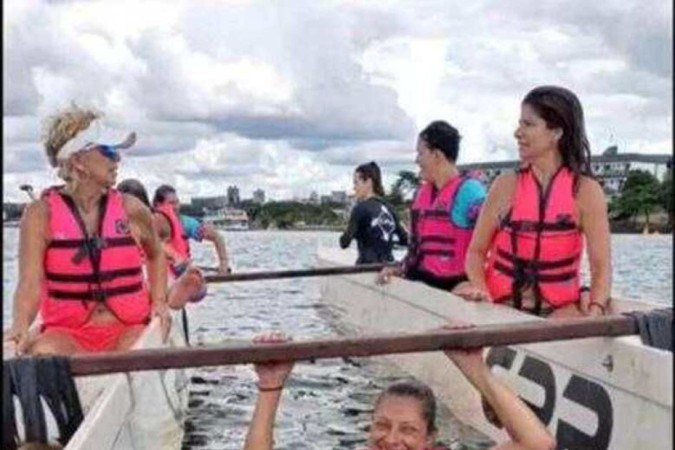 Todas a postos para iniciar o treino