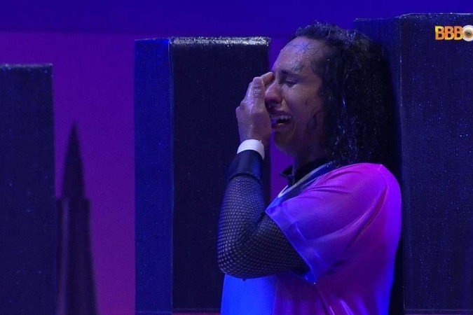 Linna em prantos após perceber que se tornou a mais nova líder do BBB 22 e estar garantida no top 10. Ela é a primeira travesti a alcançar essa marca na história do reality - (crédito: Globo/Reprodução) Linna em prantos após perceber que se tornou a mais nova líder do BBB 22 e estar garantida no top 10. Ela é a primeira travesti a alcançar essa marca na história do reality - (crédito: Globo/Reprodução)