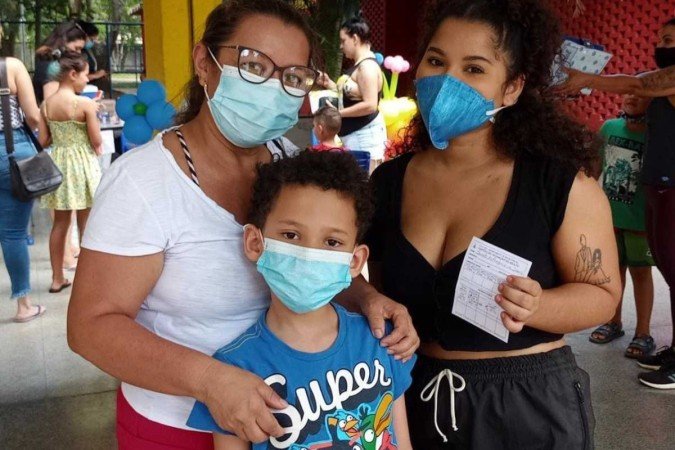 Teresinha Gonçalves foi com a filha e o neto de 7 anos