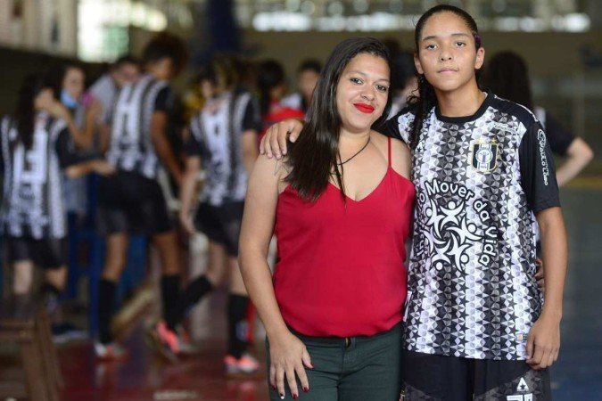  A doceira Clarice Rafaela foi assistir o jogo de futebol da filha Alice