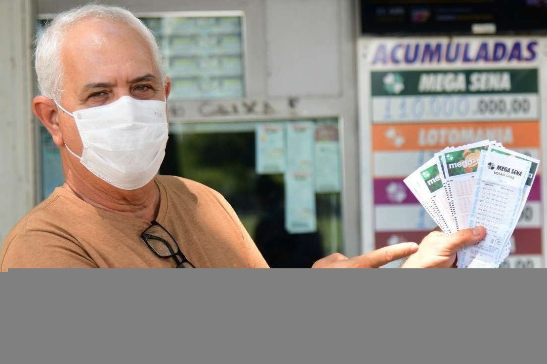  28/03/2022. CrÃ©dito: Ed Alves/CB/D.A Press. Brasil. BrasÃ­lia - DF. Cidades. Mega Sena Acumulada em 110 Milhoes. Loterica da Esplanada dos Ministerios. Na foto Edson Fernandes. 