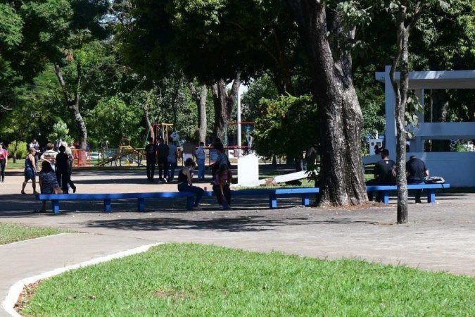  28/03/2022. Crédito: Ed Alves/CB/D.A Press. Brasil. Brasília - DF. Cidades. Governador Ibaneis Rocha assina ordem de serviço para melhorais na W3 Sul, nas porximindades da 503/504 Sul e praça do Indio Galdino. 