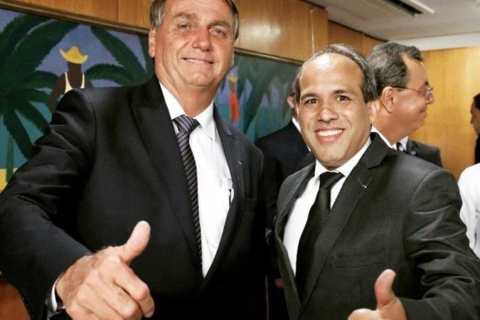  Crédito: Reprodução/Instagram. Eixo Capital. Fabiano Guimarães, intérprete de libras do presidente  Bolsonaro, será candidato pelo Republicanos no DF