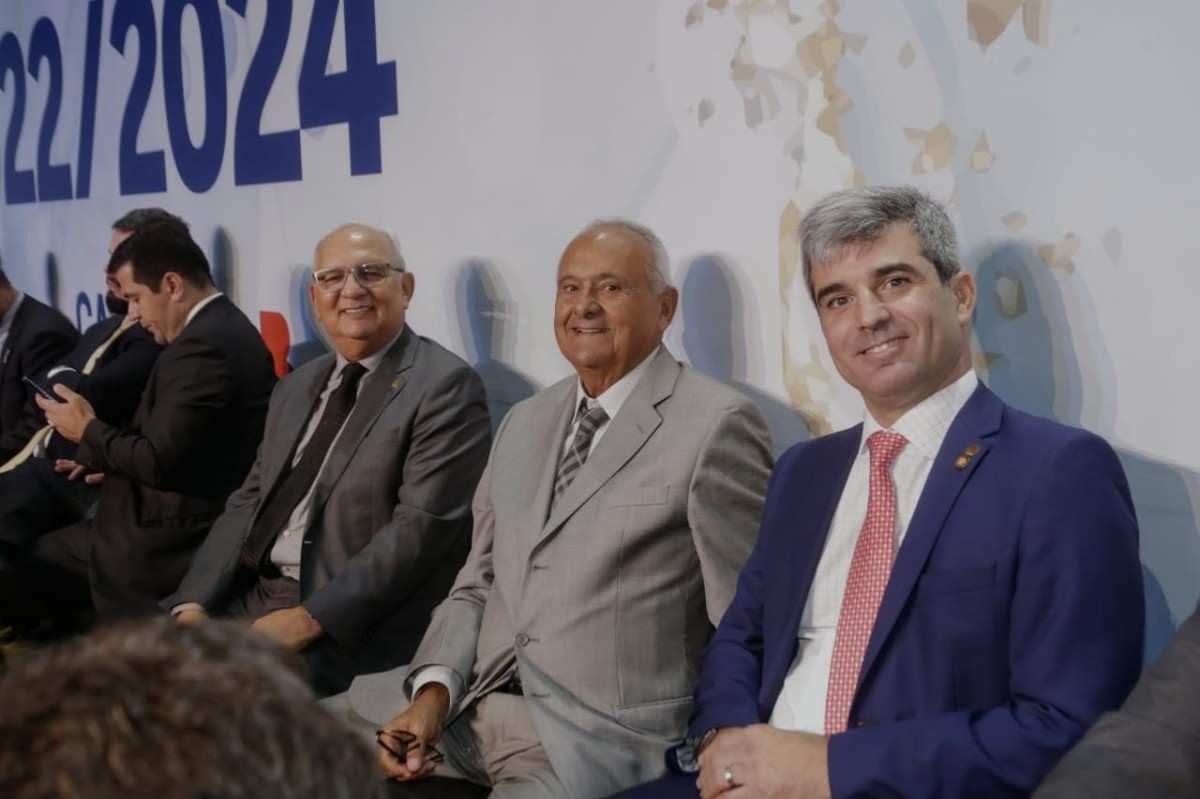 Três ex-presidentes da OAB-DF, Juliano Costa Couto, Francisco Lacerda e Esdras Dantas de Souza       