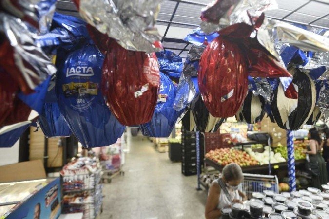  29/03/2022 Crédito: Minervino Júnior/CB/D.A Press. Brasil.  Brasilia - DF. Páscoa vendas de óvos de páscoa no supermercado Veneza. 