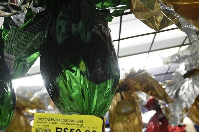  29/03/2022 Crédito: Minervino Júnior/CB/D.A Press. Brasil.  Brasilia - DF. Páscoa vendas de óvos de páscoa no supermercado Veneza. 