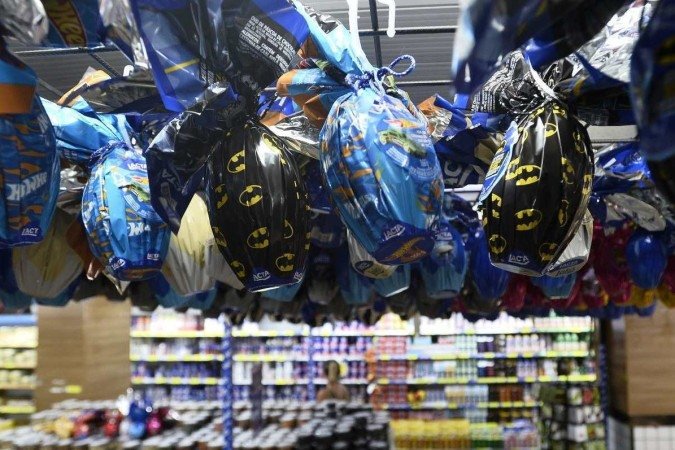  29/03/2022 Crédito: Minervino Júnior/CB/D.A Press. Brasil.  Brasilia - DF. Páscoa vendas de óvos de páscoa no supermercado Veneza. 