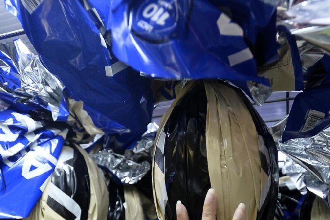  29/03/2022 Crédito: Minervino Júnior/CB/D.A Press. Brasil.  Brasilia - DF. Páscoa vendas de óvos de páscoa no supermercado Veneza. 