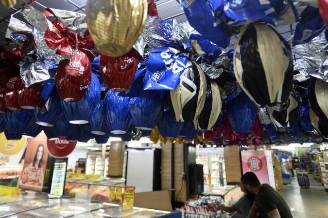  29/03/2022 Crédito: Minervino Júnior/CB/D.A Press. Brasil.  Brasilia - DF. Páscoa vendas de óvos de páscoa no supermercado Veneza. 