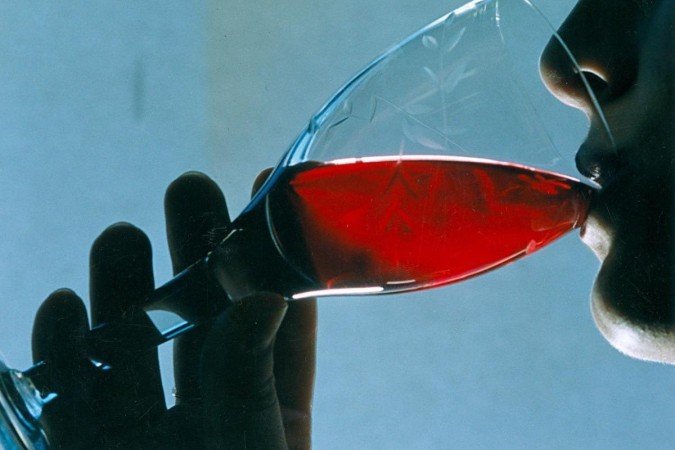 No estudo publicado, foram analisados dados de 371.463 adultos com idade média de 57 anos e um consumo de cerca de nove bebidas por semana -  (crédito:  José Varella/CB/D.A Press)