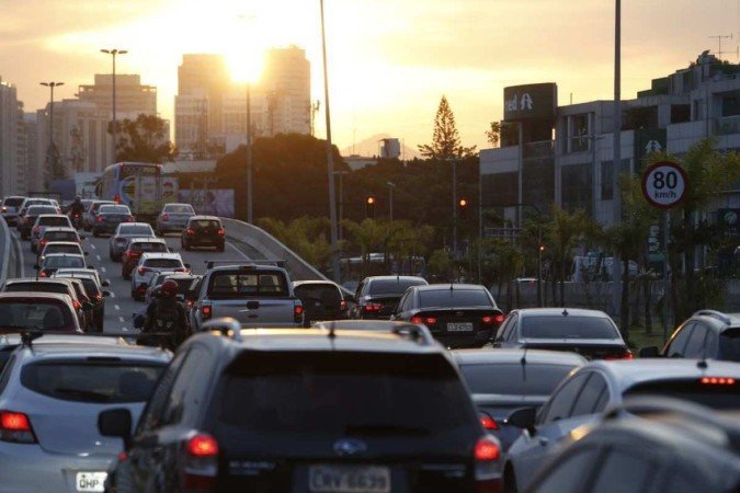 Imagem de arquivo mostra trânsito intenso na região da Barra da Tijuca, no Rio de Janeiro - (crédito: Fernando Frazão/Agência Brasil) Imagem de arquivo mostra trânsito intenso na região da Barra da Tijuca, no Rio de Janeiro - (crédito: Fernando Frazão/Agência Brasil)